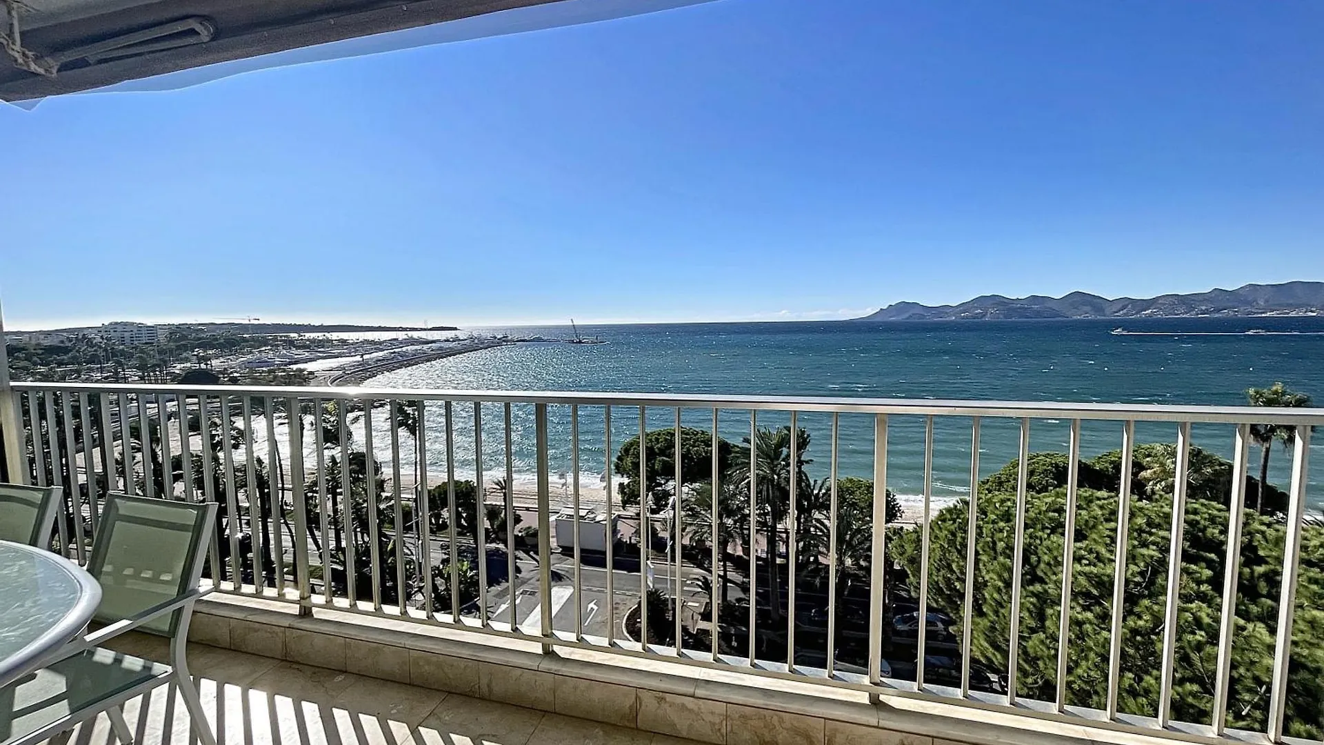 Beachfront 2-Bedroom Apartment With Balcony Cannes France