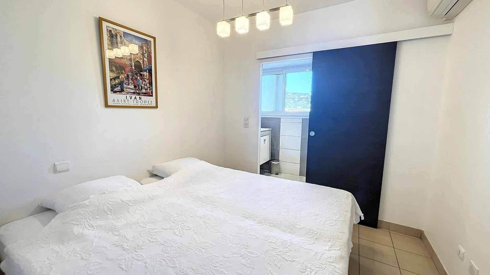 Beachfront 2-Bedroom Apartment With Balcony Cannes