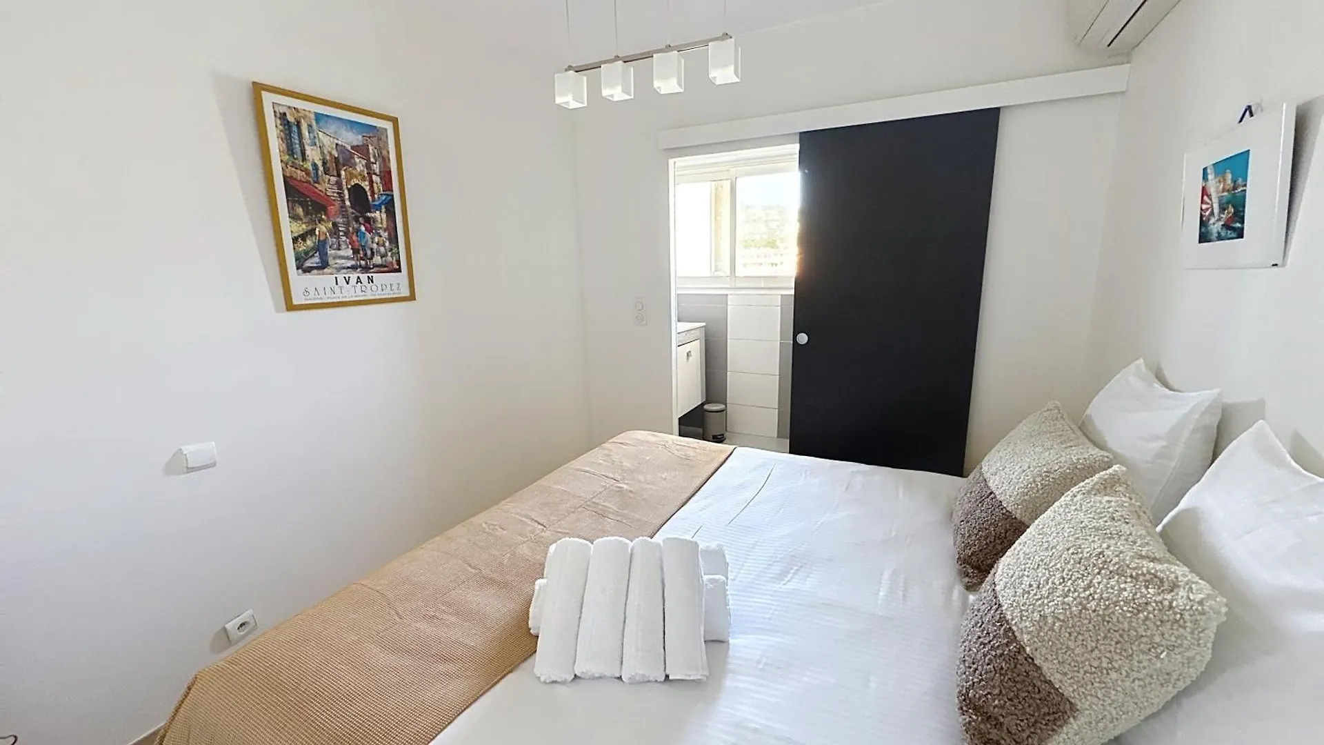 Beachfront 2-Bedroom Apartment With Balcony Cannes