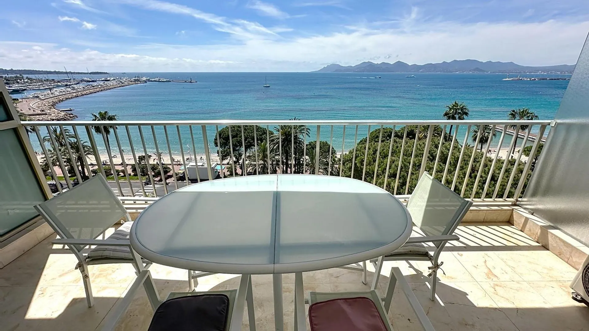 Beachfront 2-Bedroom Apartment With Balcony Cannes France