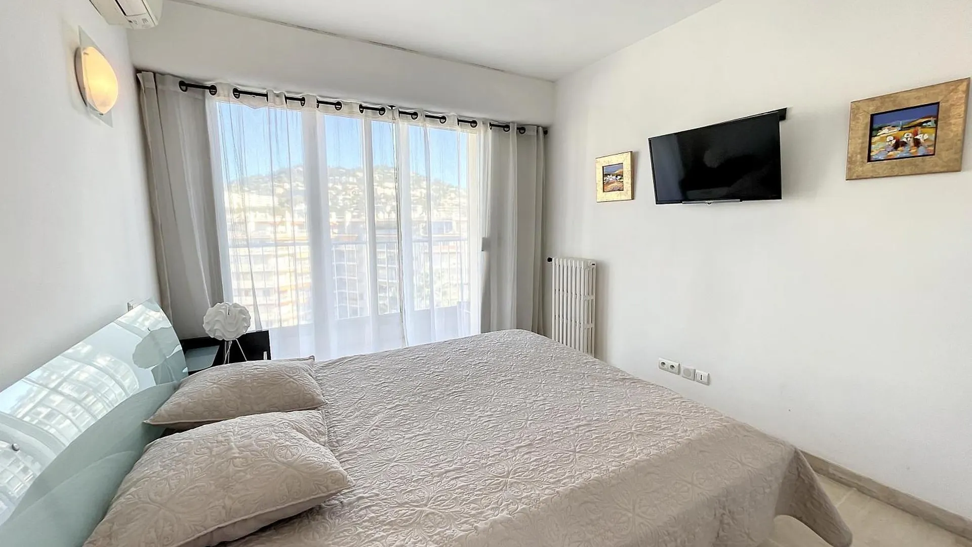 Beachfront 2-Bedroom Apartment With Balcony Cannes 0*,  France