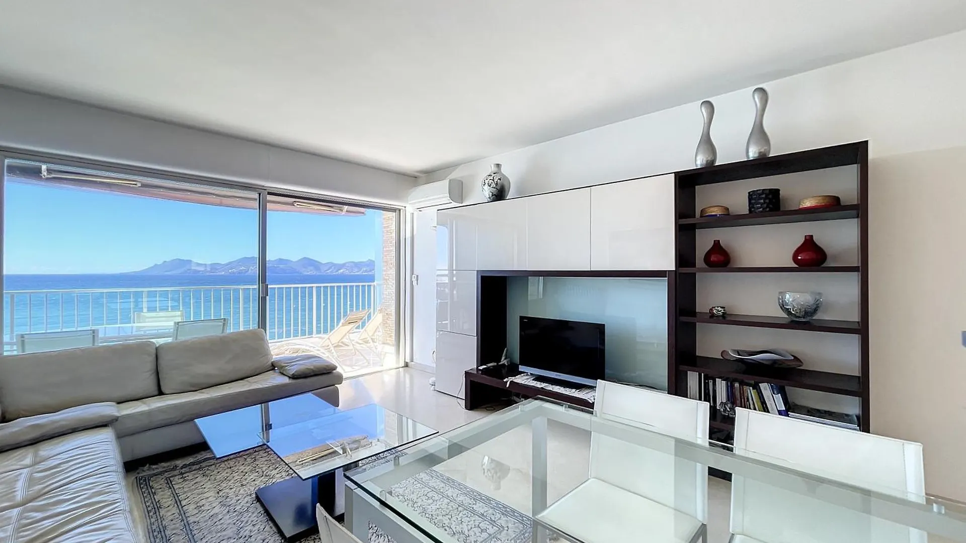Beachfront 2-Bedroom Apartment With Balcony Cannes France