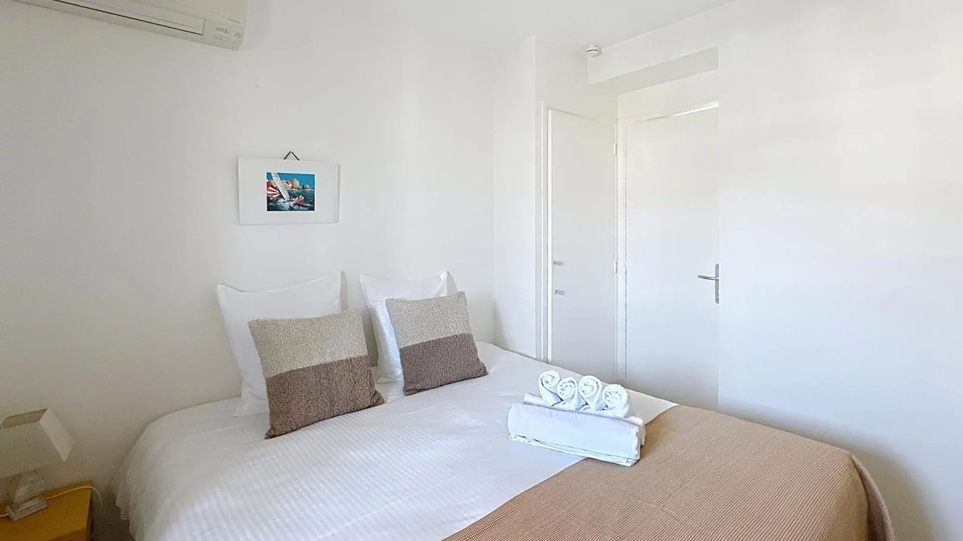 Beachfront 2-Bedroom Apartment With Balcony Cannes