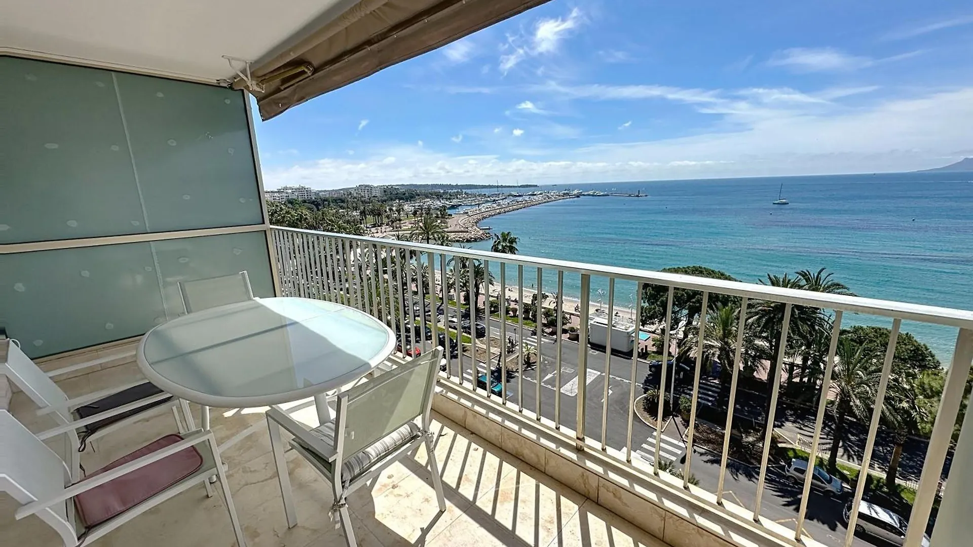 Beachfront 2-Bedroom Apartment With Balcony Cannes France