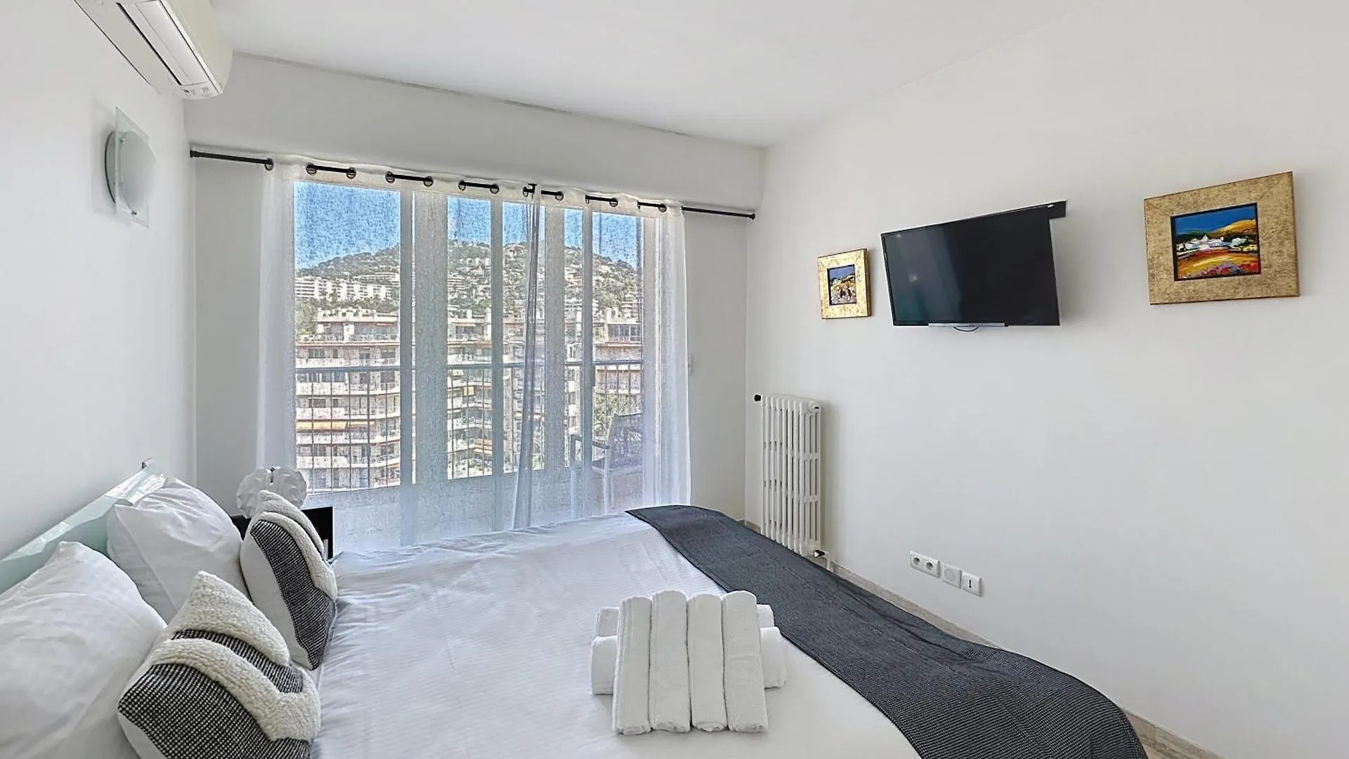 Beachfront 2-Bedroom Apartment With Balcony Cannes 0*,  France