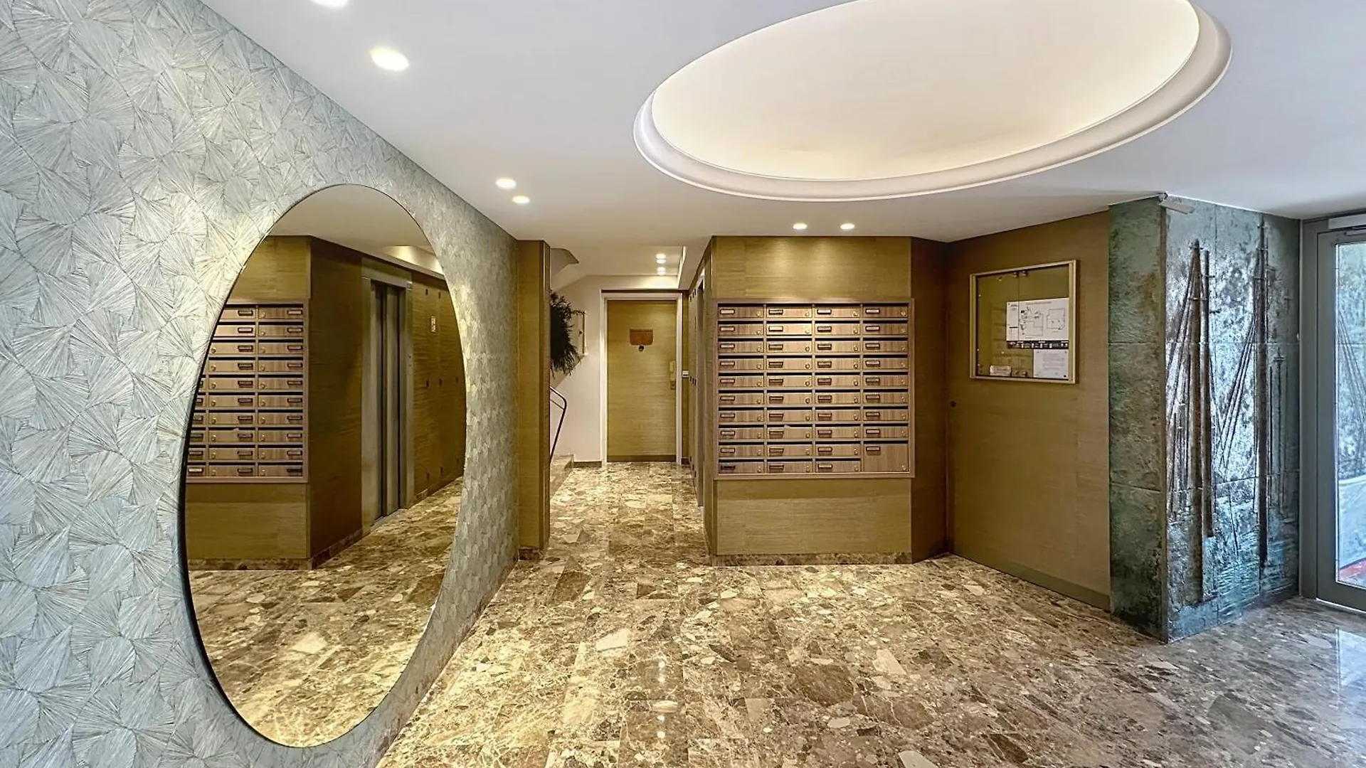 Beachfront 2-Bedroom Apartment With Balcony Cannes